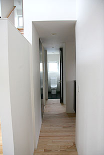 内部・廊下とトイレ