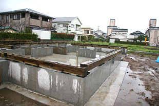 外観・布基礎土台と犬走