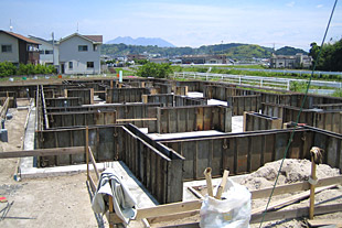 外観・基礎立上り型枠(5月28日)