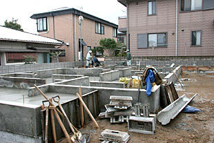 外観・布基礎全景