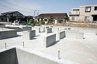 外観・布基礎とアンカーボルト