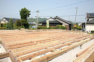 外観・土台と根太構造2