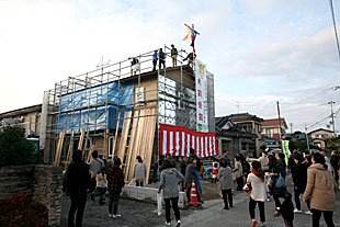 外観・上棟式 餅まき1