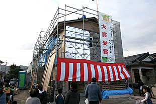 外観・上棟式 餅まき2