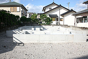 外観・基礎全景