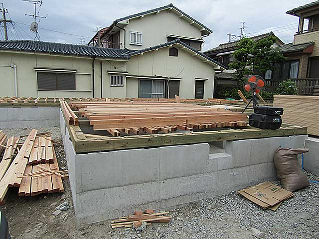 外観・基礎と土台