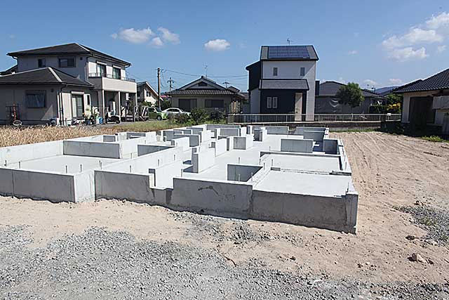 外観・基礎全景