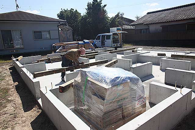 外観・基礎と土台敷き2