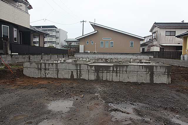 外観・基礎全景