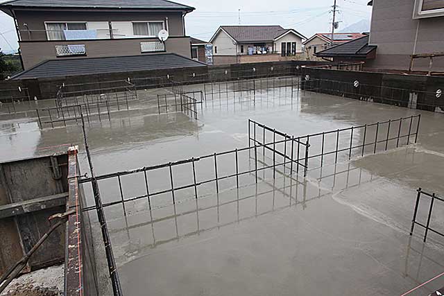 外観・ベース基礎と立ち上がり配筋