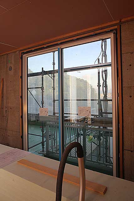 内部・2階 ベランダと開口部