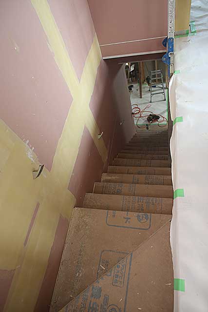 内部・2階 階段下地施工