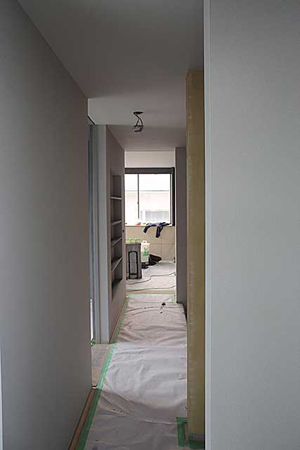 内部・2階 廊下クロス張り
