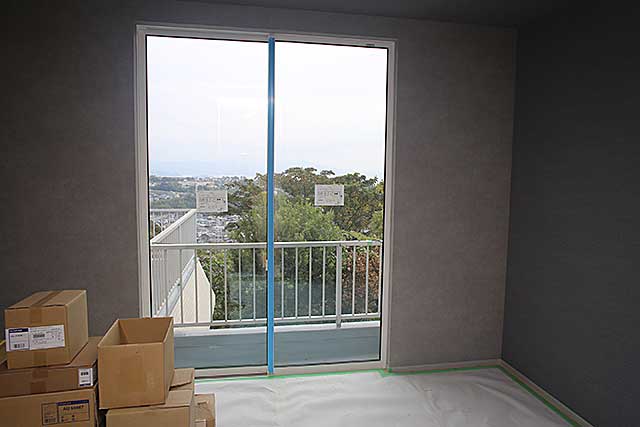 内部・2階 居室クロス張り1