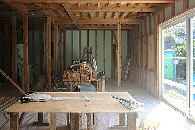 内部・リビング断熱施工1