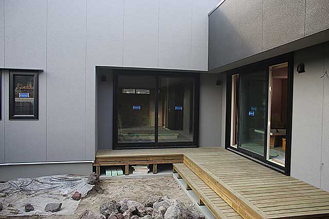 外観・ウッドデッキ1