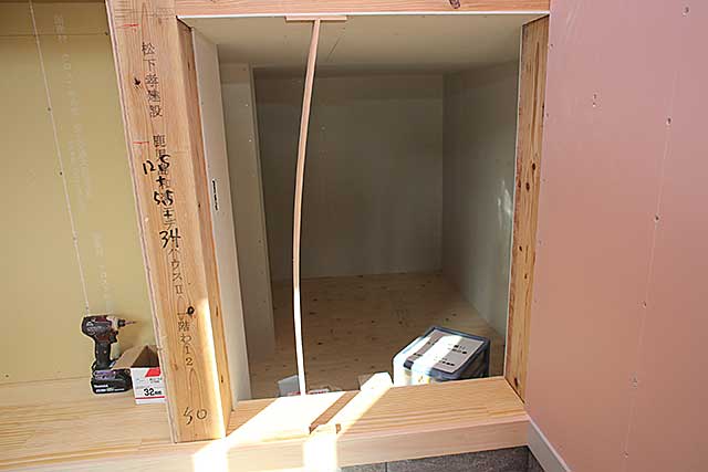 内部・玄関収納庫下地2