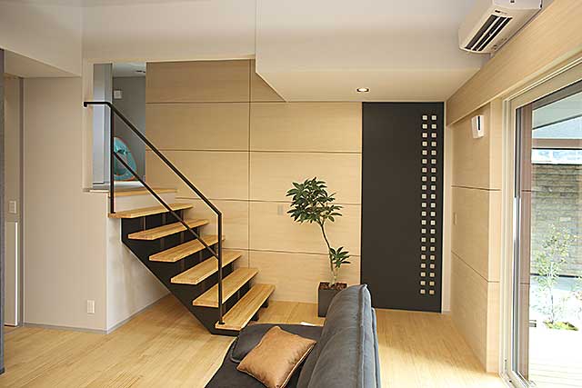 内部・リビングと玄関引き戸1