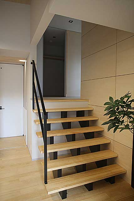 内部・スキップフロア階段