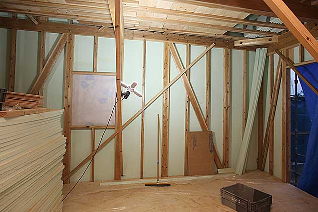 内部・リビング断熱施工3