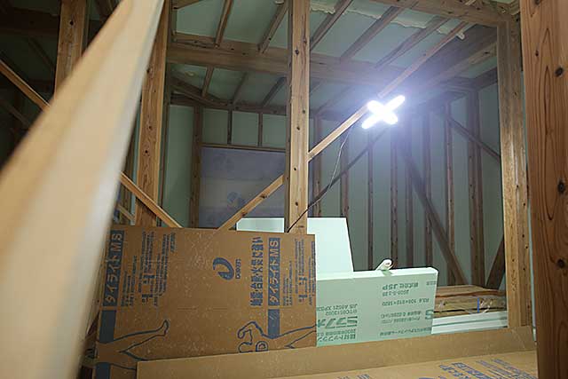 内部・2階 構造と断熱施工1