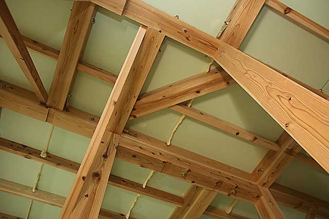 内部・2階 天井断熱と火打梁1