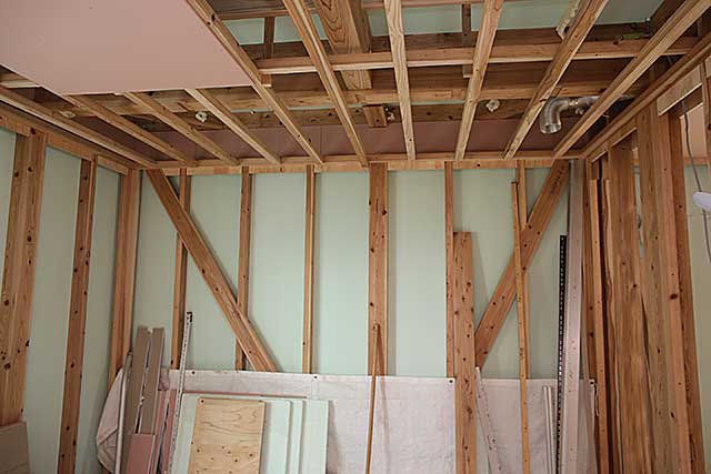 内部・2階 天井下地施工1