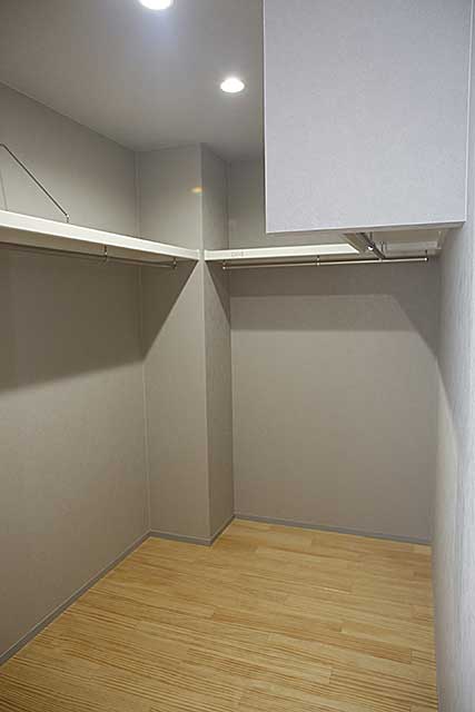 内部・2階 居室収納