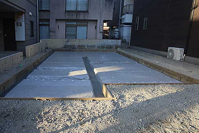 外観・基礎下施工状況