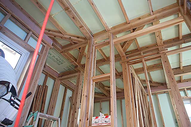 内部・3階 構造躯体と天井断熱1