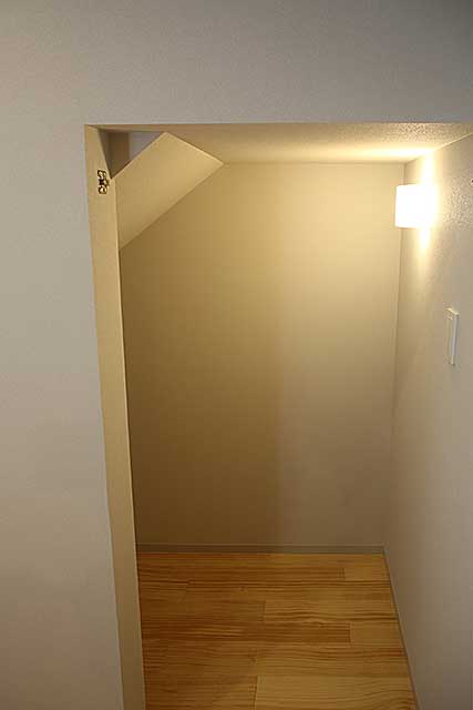 内部・階段下収納