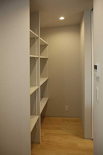 内部・2階 パントリー