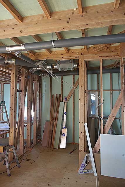 内部・天井配管と換気装置1
