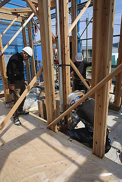 外観・柱垂直測定2